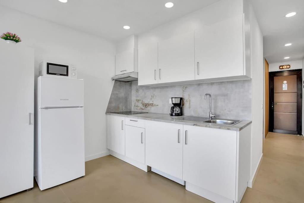 Studio In Torres Del Sol Griffin Near The Beach Arona  Εξωτερικό φωτογραφία
